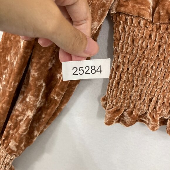 New Selfie size XL Surplice Smocked Balloon-sleeve Velvet Top In Macchiato - Picture 11 of 11